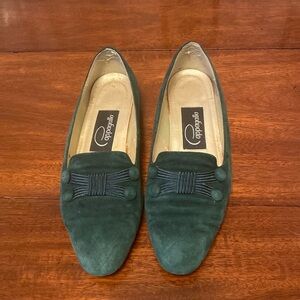 Pappagallo Dark Green Suede Flats green trim & four buttons on top of toes 7M